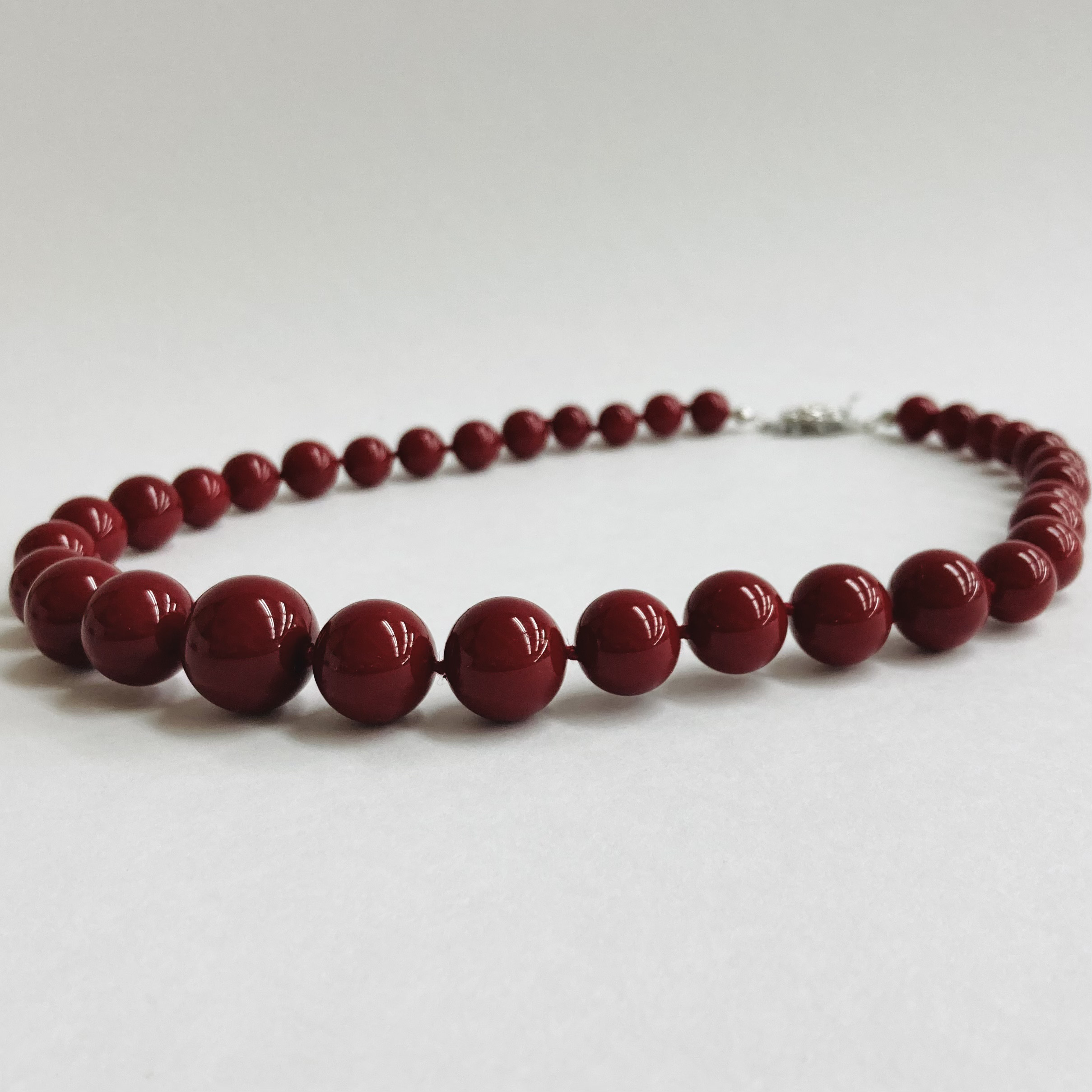 ガラスビーズグラデーションオールノットネックレス/8x16mm約42cm/RED/日本製