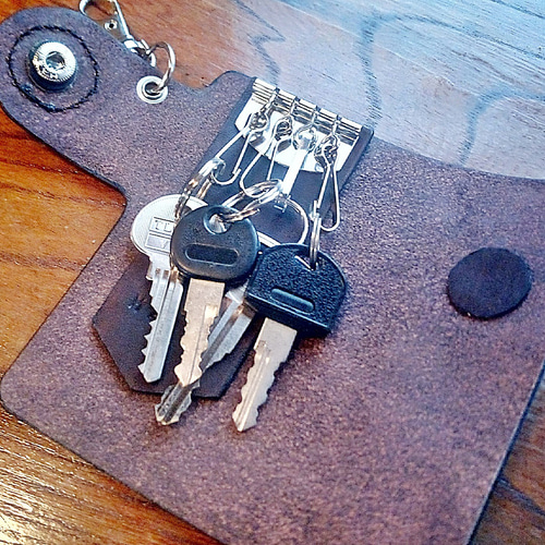 バイカーズキーケース コンチョ 男女兼用 本革 ヌメ革 サドルレザー