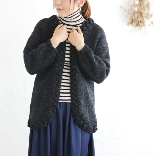 暖かな手編みの魅力 ウール100％ パプコーン編みニットジャケット