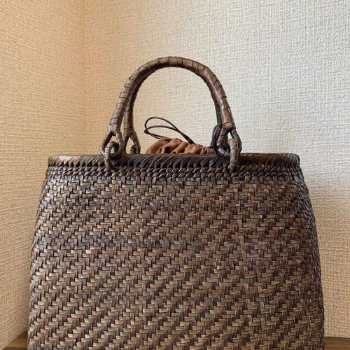 国産山葡萄 カゴバッグ 内布付き 花編み 巾着タイプと目隠し 国産山葡萄 カゴバッグ 内布付き 花編み 巾着タイプと目隠し