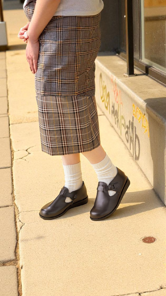 輕鬆剪裁，輕便，寬鬆版型，成人休閒，柔軟，32號套腳短靴，適合任何風格。 第16張的照片