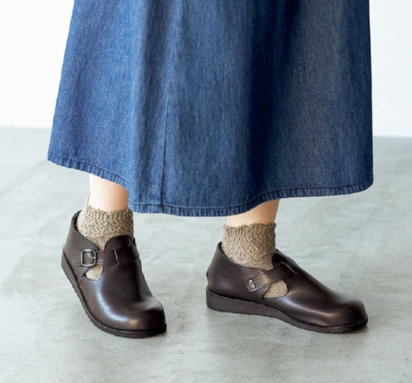 輕鬆剪裁，輕便，寬鬆版型，成人休閒，柔軟，32號套腳短靴，適合任何風格。 第3張的照片