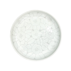 20cm丸皿（白彫り椿） 1枚目の画像