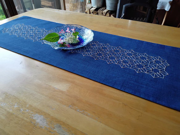 テーブルランナー(A)／手織り　本藍染め 藍染め手織りタペストリー/テーブルランナー | iichi 日々の