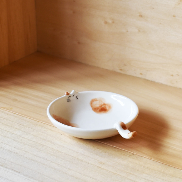 （再販）しっぽ豆皿　茶ブチネコ 3枚目の画像