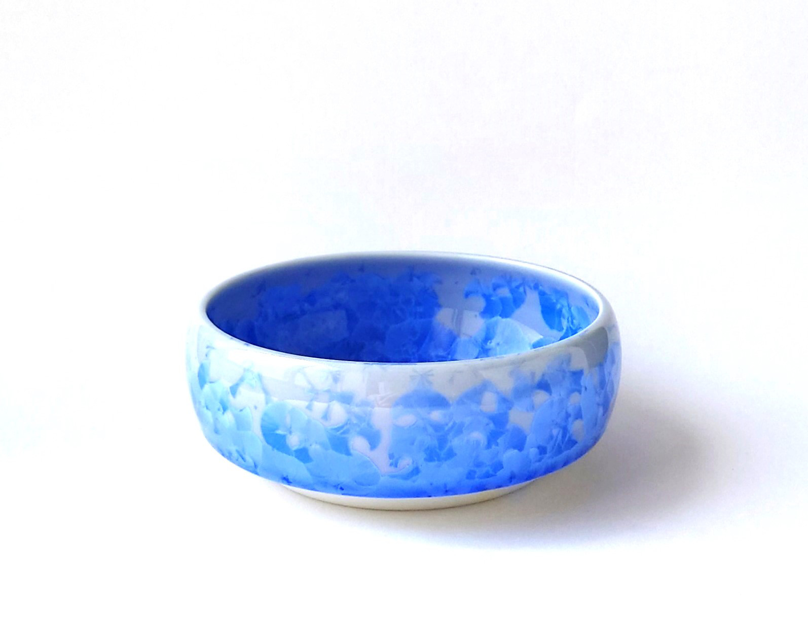 大切なワンちゃんにいい器で食べてもらいたい　花結晶（青）Paws Bowl(S)