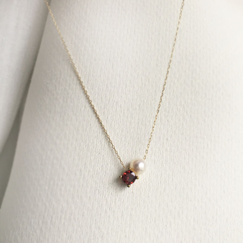 1月の誕生石〜レッドガーネットとあこやパールのスルーネックレス