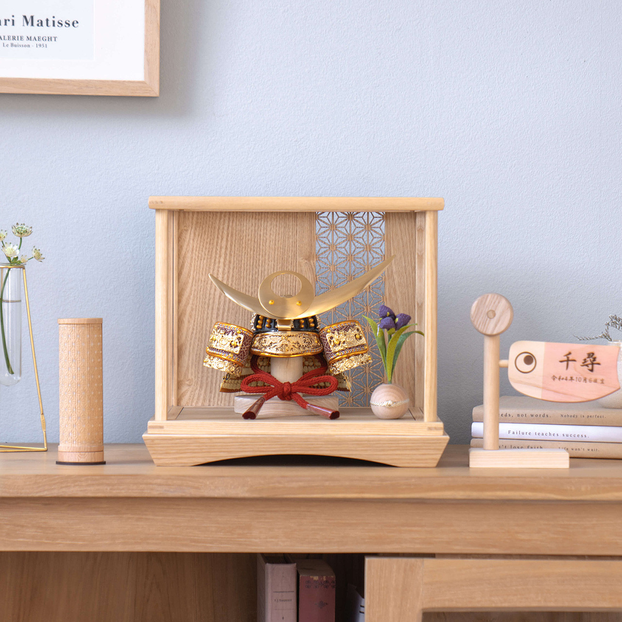 KOTO×悠雅コラボ兜（0584）（上杉謙信）ケース型（ナチュラル）｜コンパクトな五月人形｜節句兜