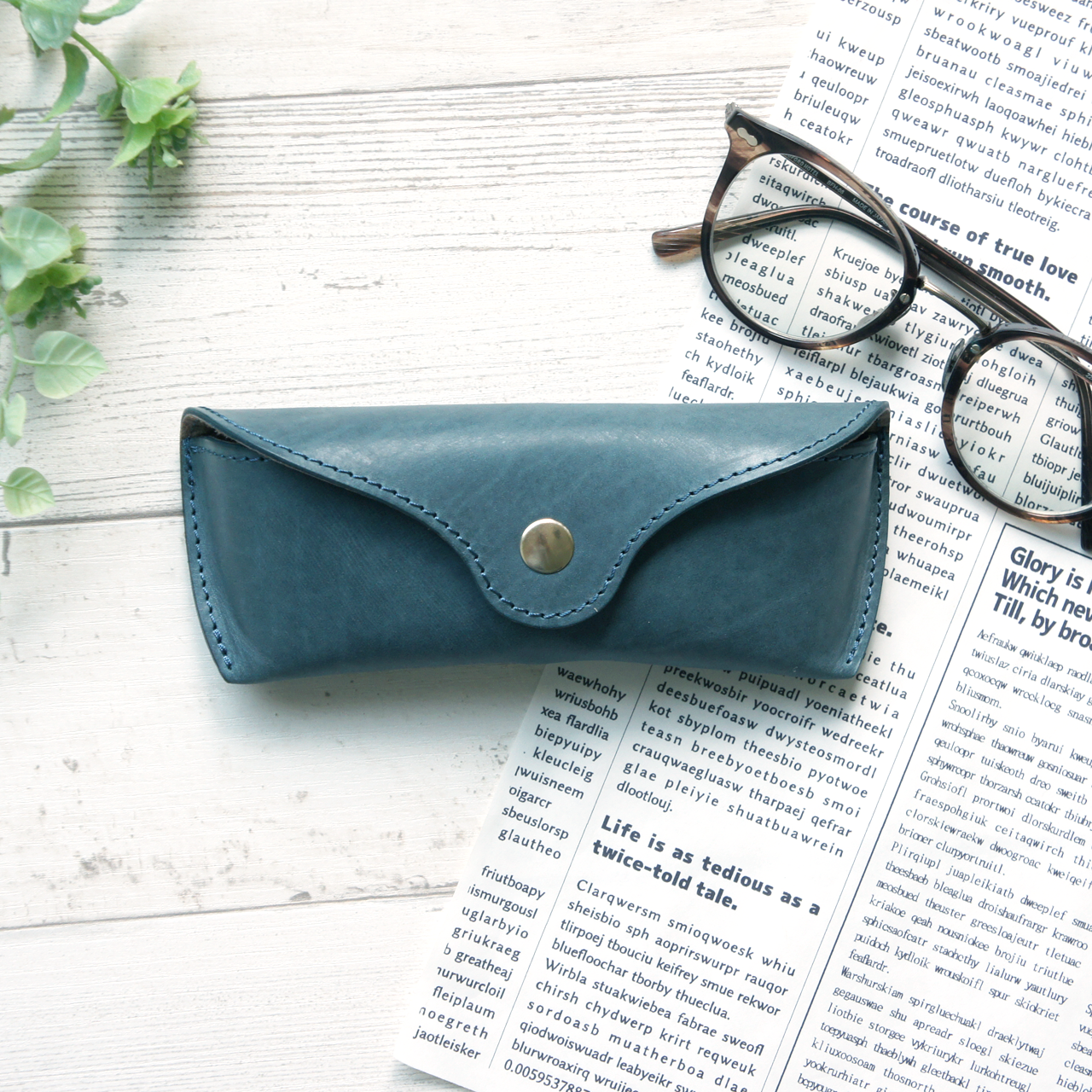 裏地なめらかスエードで優しい♪本革メガネケース【サックスブルー】