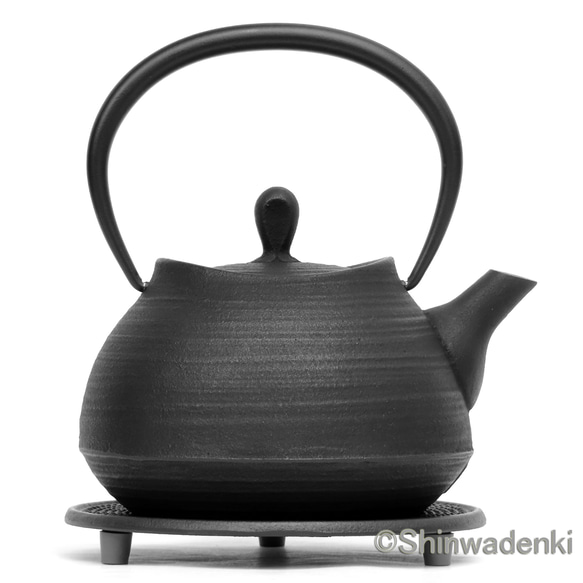 壱鑄堂 南部鐵器 茶壺 刷痕0.6L 黑色 日本製 第18張的照片