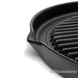 岩鑄 南部鐵器 烤盤 24.5cm 附木柄 IH對應 日本製 第7張的照片