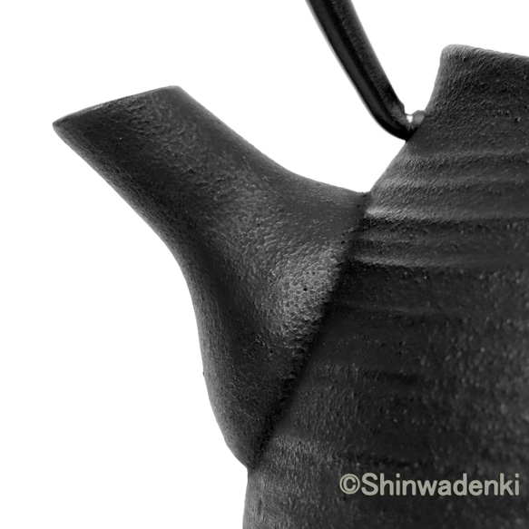壱鑄堂 南部鐵器 茶壺 刷痕0.6L 黑色 日本製 第13張的照片