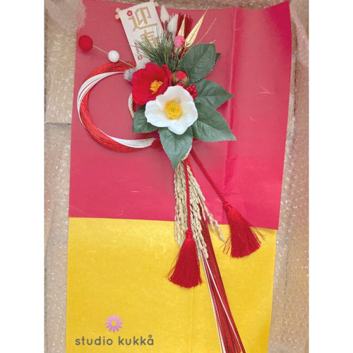 送料無料 赤白椿とマムの水引リース お正月 飾り 椿 水引 赤 白