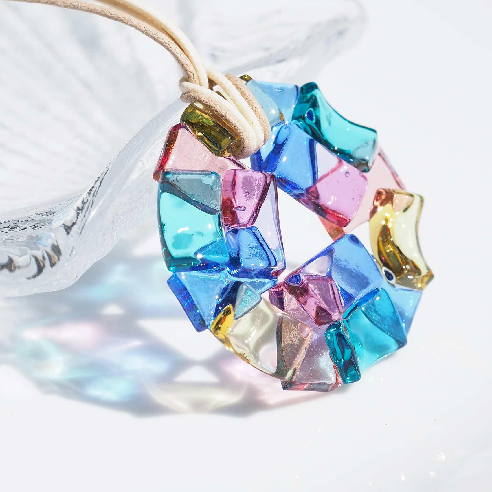 ガラスの万華鏡『カレイドスコープ【桜パステル】』ネックレス