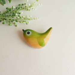 メジロのブローチ （ 木 鳥 white-eye / wood / brooch / bird ) 1枚目の画像