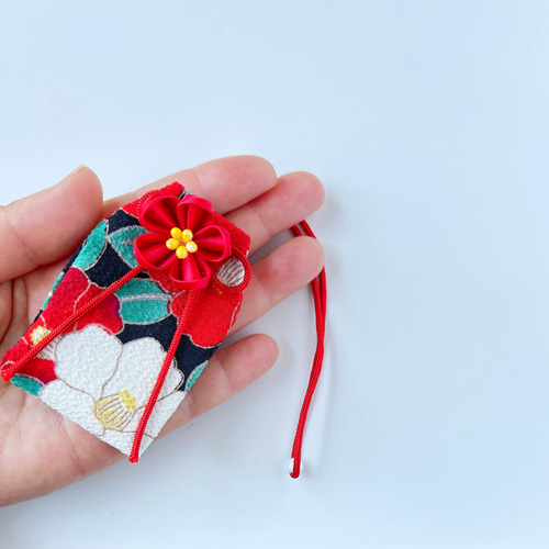 黒モダン椿」（サイズオーダー可）元巫女が作る花のお守り袋 その他  