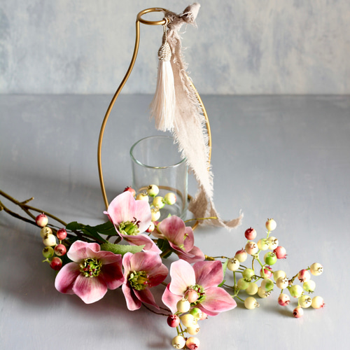 ホワイト、ピンククリスマスローズとベリー】｜アーティフィシャル