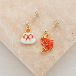 ★鯛とチェーンが素敵なお正月猫ちゃんピアス★ ◇お正月限定◇鏡餅と鯛のピアス ピアス（スタッド・一粒） honeycomb