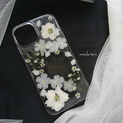 ホワイトフラワーがいっぱいの押し花iphoneケース/押し花ケース 2枚目の画像