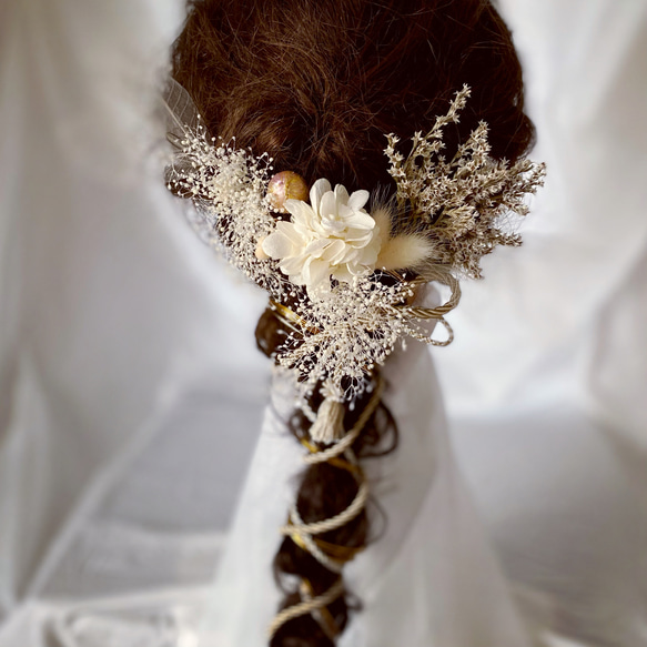 白いプリザーブドフラワーと水引と飾り紐のヘッドドレス／結婚式　成人式　卒業式　和装　振袖　袴　 4枚目の画像