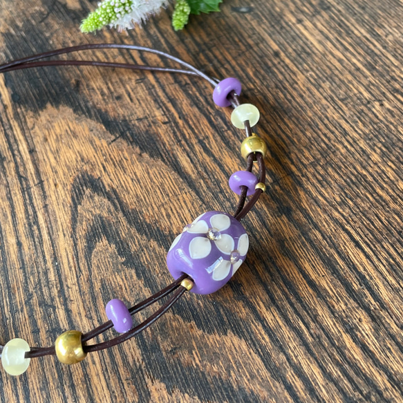 蜻蛉玉　紫　連続花　ネックレス 3枚目の画像