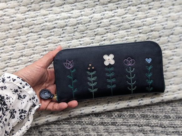 "刺繍革財布"『LIFE』牛革BLACK☆スリムタイプ☆ラウンドファスナー型 6枚目の画像