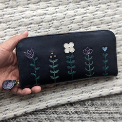 "刺繍革財布"『LIFE』牛革BLACK☆スリムタイプ☆ラウンドファスナー型 3枚目の画像