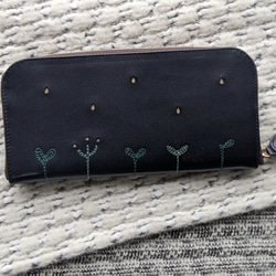 "刺繍革財布"『LIFE』牛革BLACK☆スリムタイプ☆ラウンドファスナー型 2枚目の画像