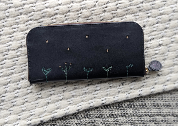 "刺繍革財布"『LIFE』牛革BLACK☆スリムタイプ☆ラウンドファスナー型 2枚目の画像