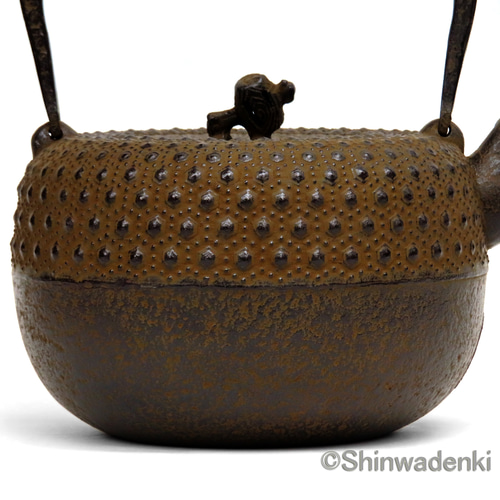 新品、供箱等付属品付 南部岩鋳四代目清末作 丸型肩付亀甲 鉄瓶台セット 新品、供箱等付属品付 南部岩鋳四代目清末作 丸型