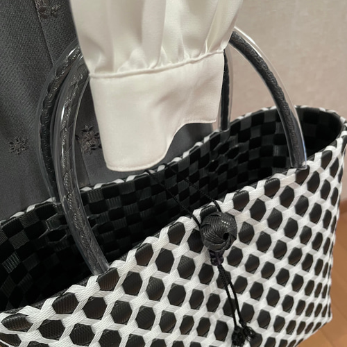 Mサイズ】黒白ダイヤ柄 プラカゴ オールシーズン使える カゴ