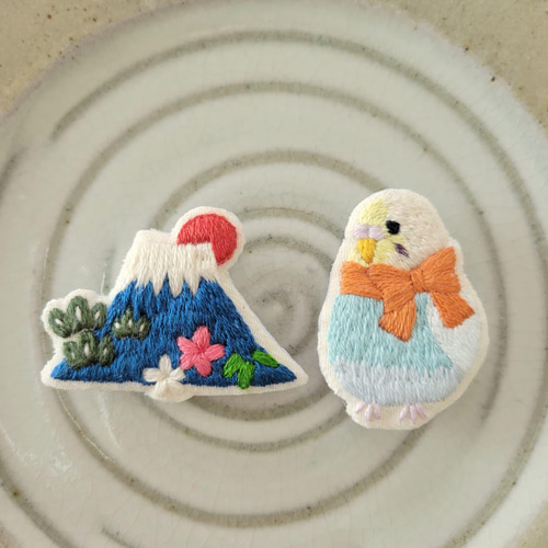 富士山刺繍ブローチ その③【受注製作】 ブローチ choco mint 通販