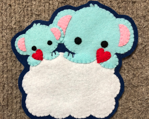 カワウソと看板 フェルト名札 ワッペン - メルカリ