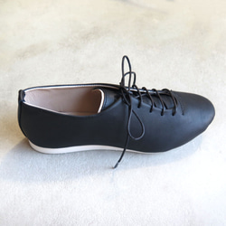 單塊皮革包覆的手工運動鞋/黑色 第5張的照片