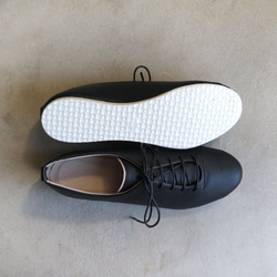 單塊皮革包覆的手工運動鞋/黑色 第8張的照片