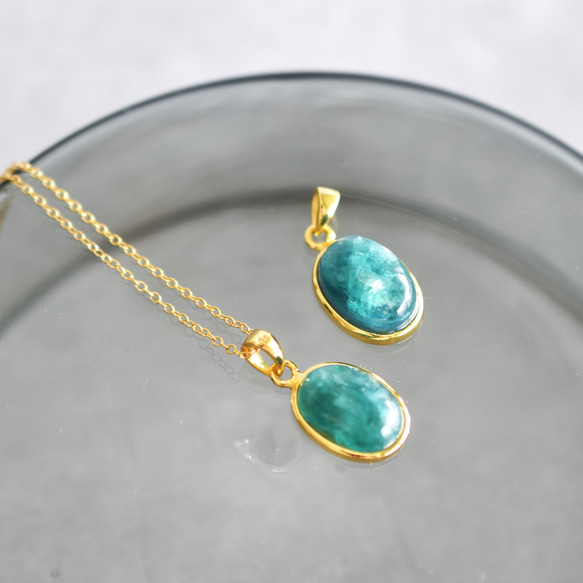 人気再入荷！【1点もの・選べる】希少石　フックサイト　（グリーンマイカ）　カボション　サージカルステンレスネックレス 2枚目の画像