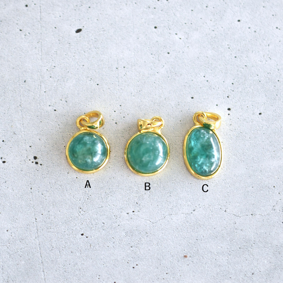 人気再入荷！【1点もの・選べる】希少石　フックサイト　（グリーンマイカ）　カボション　サージカルステンレスネックレス 5枚目の画像