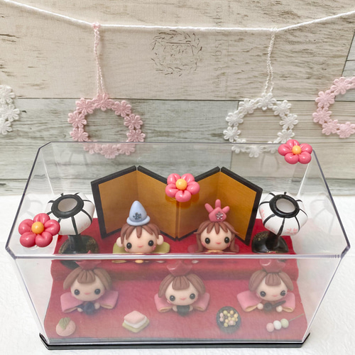 ひな人形♡雛人形♡樹脂粘土♡ハンドメイド♡プラスチックケース付き  ♡ 雛飾り ひな祭り♪ケース入り おひな様 樹脂粘土 ミニチュア 2段