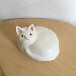陶器の白猫 1枚目の画像