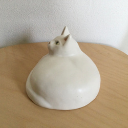 陶器の白猫 3枚目の画像