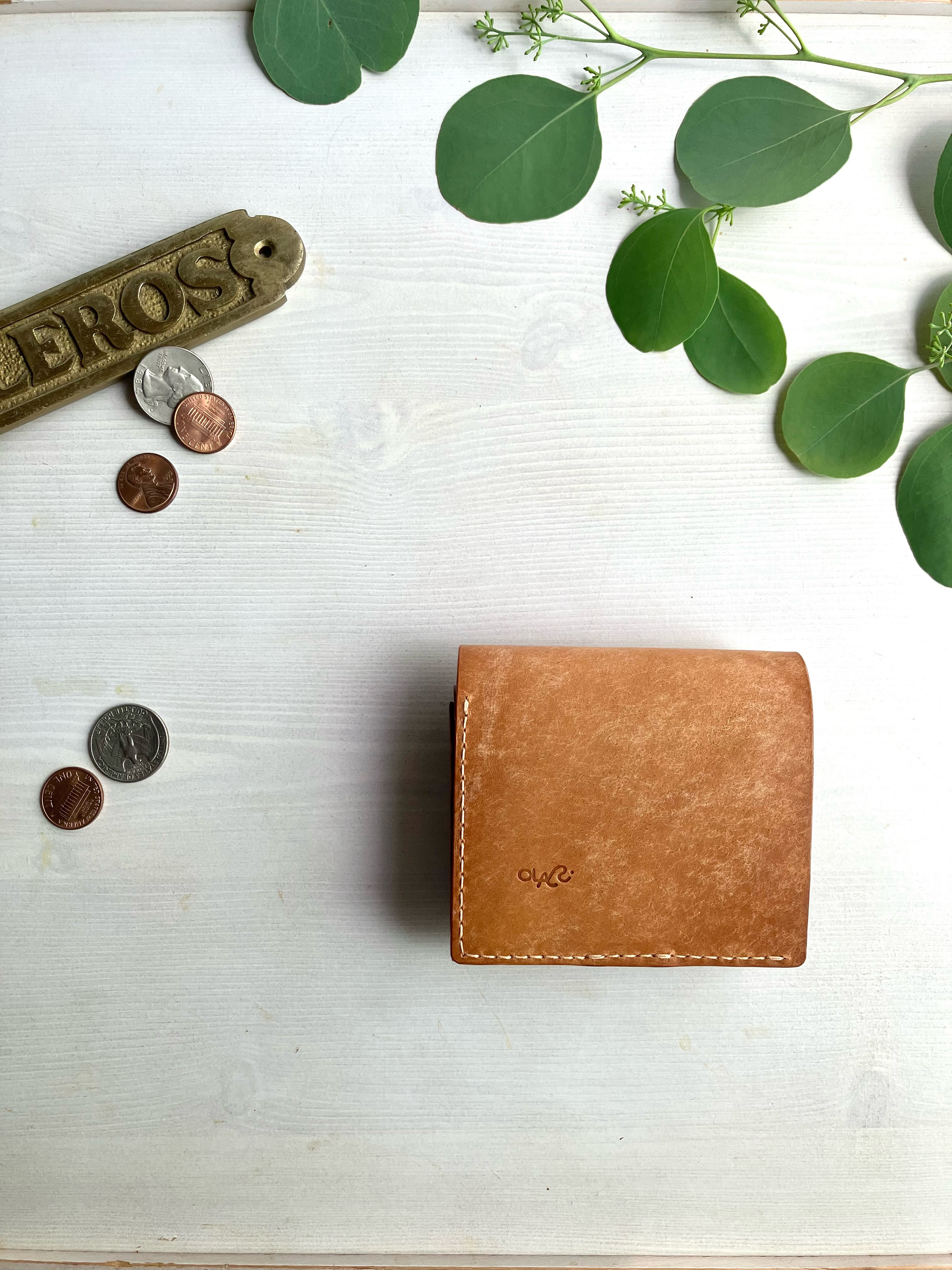 《受注製作品》小さくてもちゃんと入る 二つ折りお財布［ola］イタリアレザー   ライトキャメル