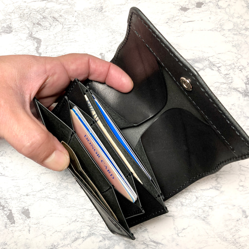 ワンアクションで全てが完結するコンパクト財布｜栃木レザー ミドル