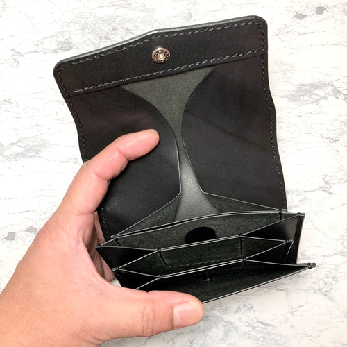 ワンアクションで全てが完結するコンパクト財布｜栃木レザー ミドル
