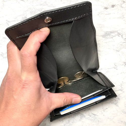 ワンアクションで全てが完結するコンパクト財布｜栃木レザー ミドル