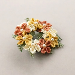 [ぬい針と絹糸で編んだ可憐なお花]シルクイーネオヤ(トルコ刺繍･レース)お花がぎっしりリースのブローチ 3枚目の画像