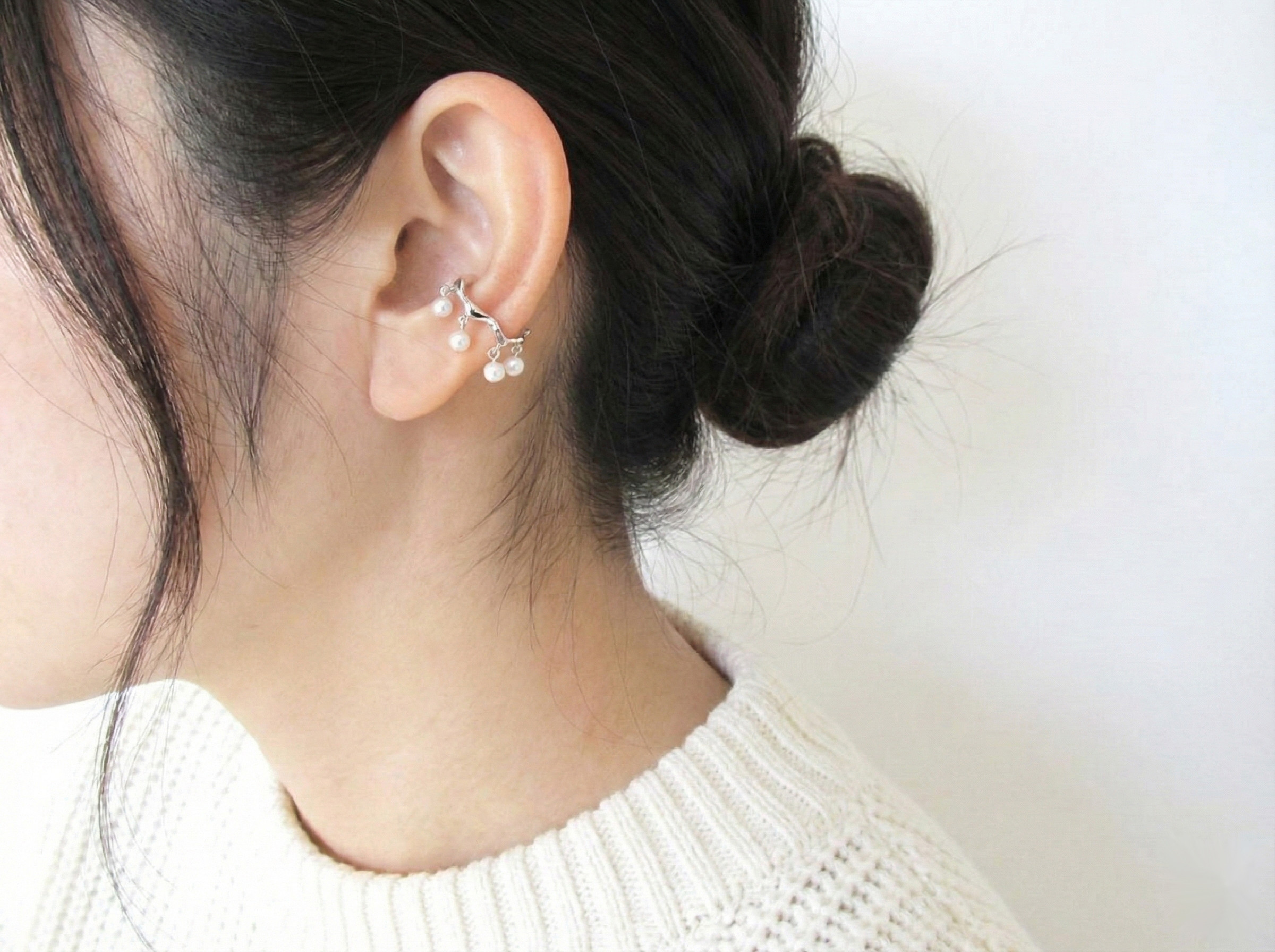 【フォーマルにも】上品に揺れるパールのイヤーカフ【普段着にも】