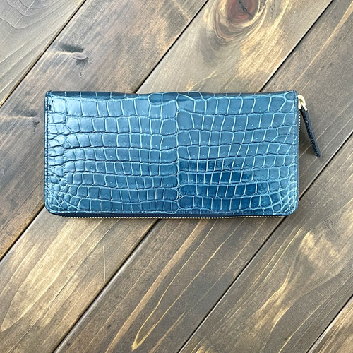 クロコダイル、ワニ革使いの男女兼用ラウンド長財布、光沢シャイニング