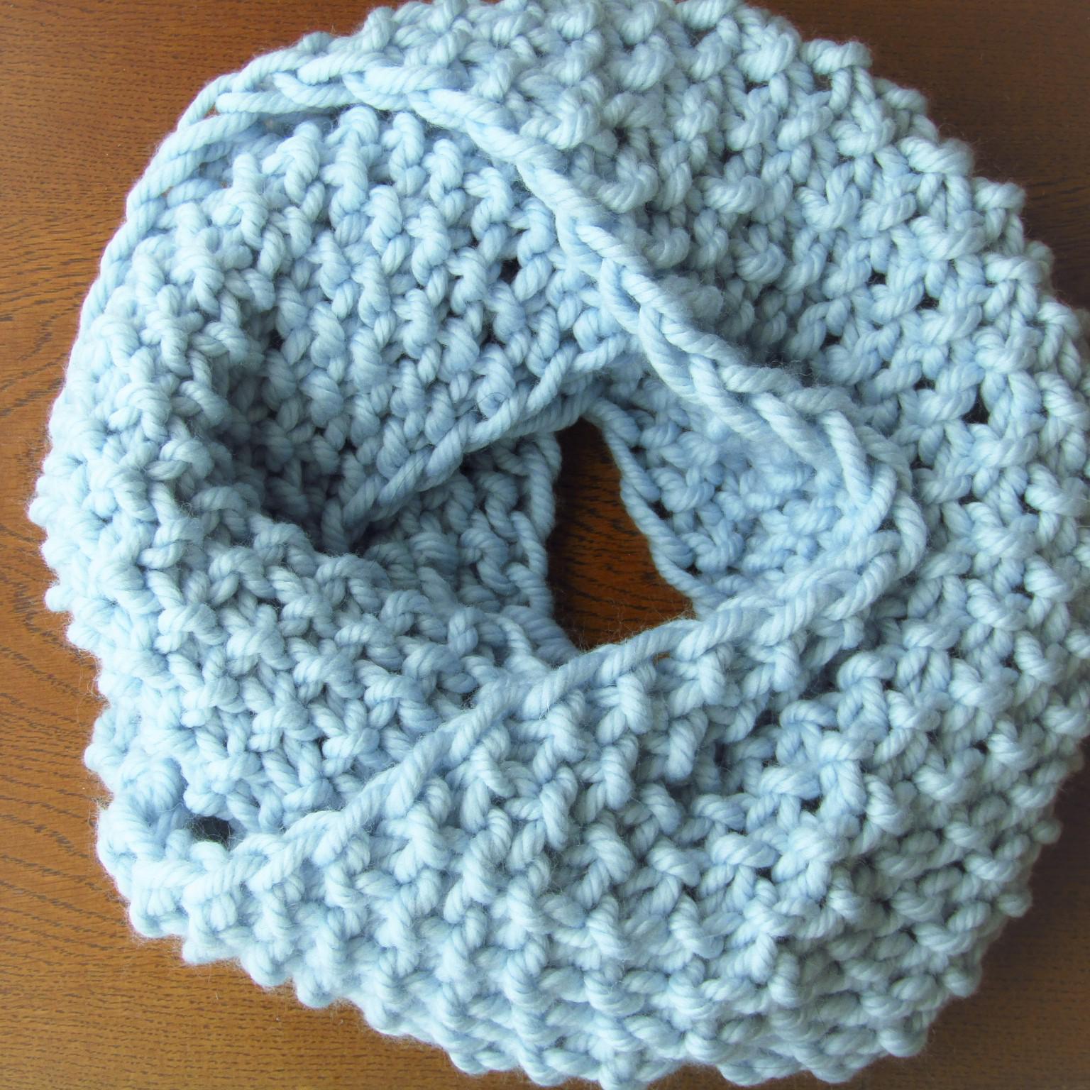 ❁手編み❁【再販】メリノウールぽこぽこスヌード(ベビーブルー)ちくちくしない