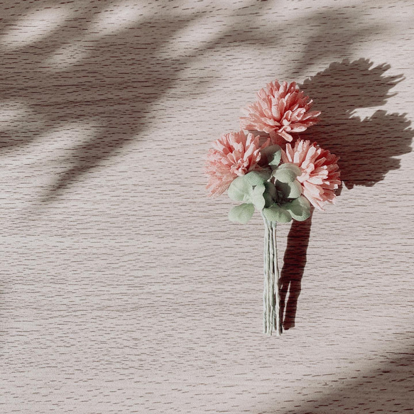 モモイロシロツメクサの花束コサージュ 1枚目の画像