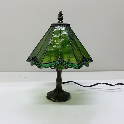 緑のステンドグラスランプ 照明・グリーンのランプ ＃インテリア雑貨